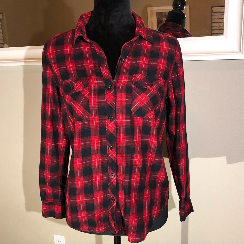 Buffalo plaid printed cotton shirt. Size small